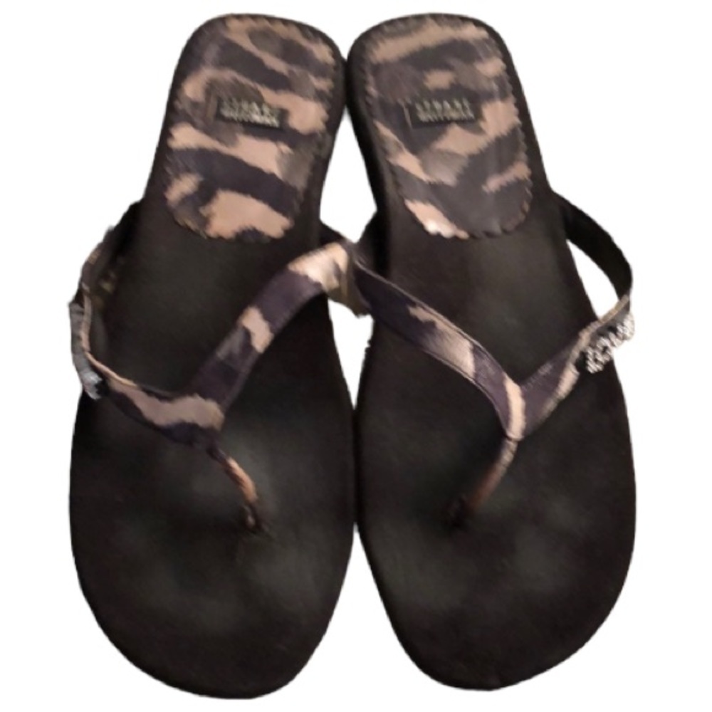 Stuart Weitzman size 10 black animal print leather/suede thong with rhinestones